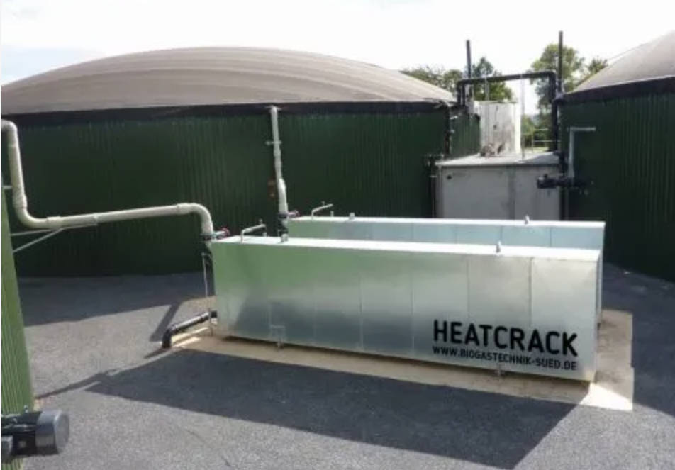 HEATCRACK Vorbehandlungsanlage von Biogastechnik Süd an einer Biogasanlage mit Fermentern